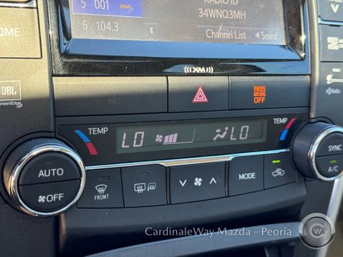 Used 2017 Toyota Camry XLE image 27