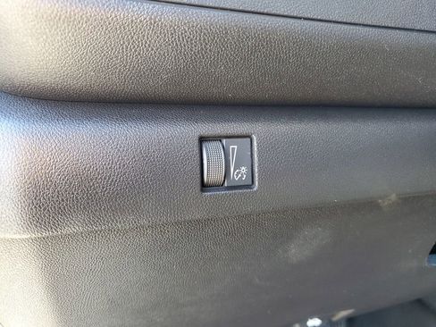 Used 2023 Chevrolet Colorado W/T image 21