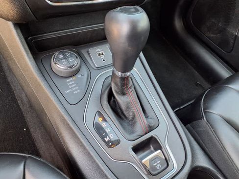 Used 2022 Jeep Cherokee Trailhawk w/ Comfort/Convenience Group image 19