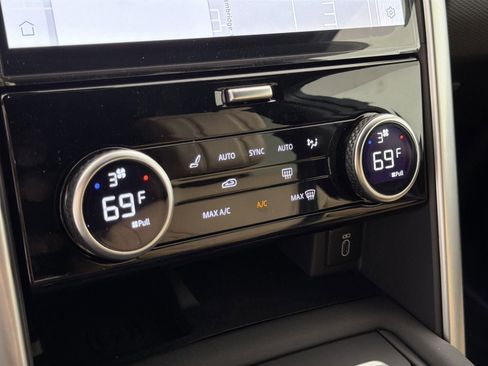 New 2026 Land Rover Discovery Limited Edition image 16