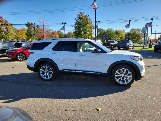 Certified 2023 Ford Explorer Platinum w/ Technology Package AWD/4WD image 8