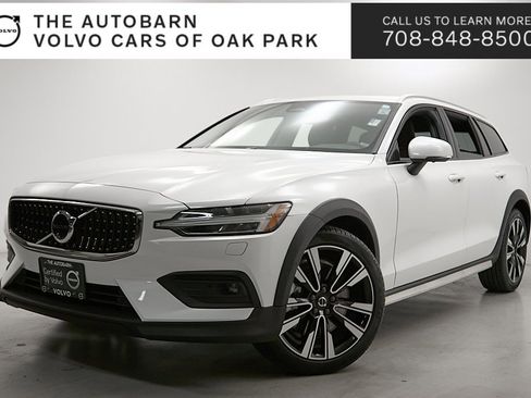 Certified 2024 Volvo V60 B5 Cross Country Ultimate image 1