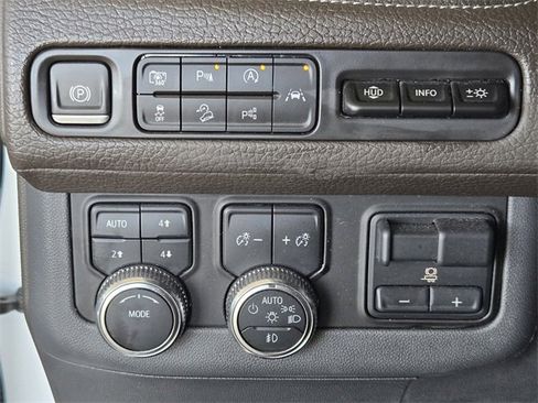 Used 2024 GMC Yukon XL Denali w/ Advanced Technology Package image 21