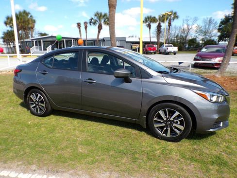 Used 2022 Nissan Versa SV w/ Trunk Package image 2