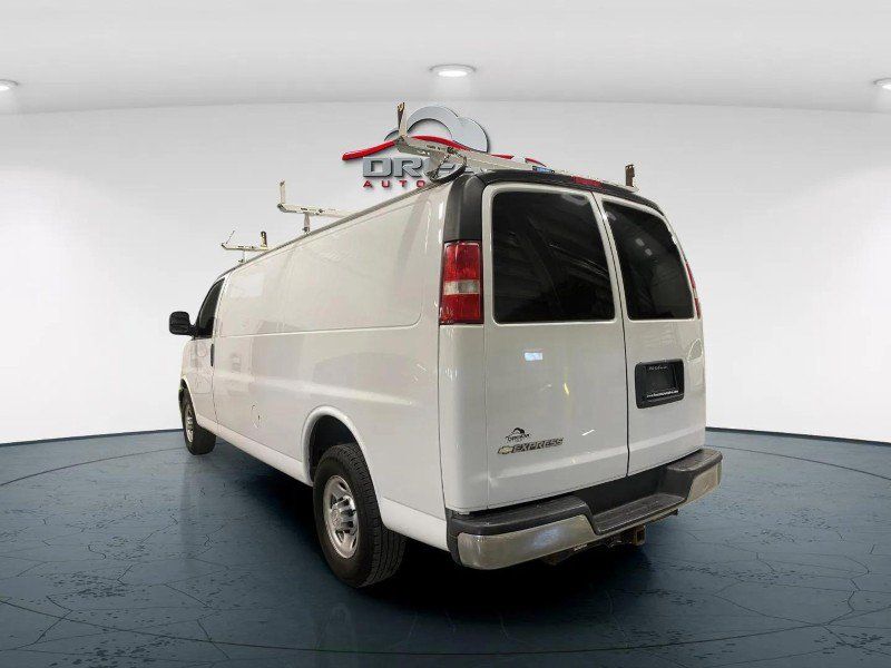 Used 2017 Chevrolet Express 2500 Extended RWD image 6