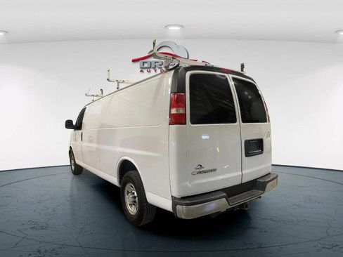 Used 2017 Chevrolet Express 2500 Extended RWD image 6