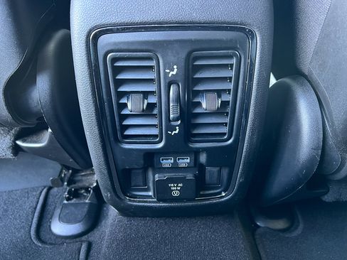 Used 2021 Jeep Grand Cherokee Limited image 27