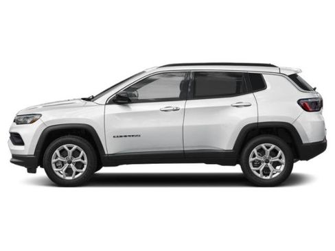 Certified 2025 Jeep Compass Limited AWD/4WD image 2