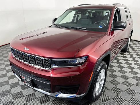 Used 2023 Jeep Grand Cherokee L Laredo w/ Luxury Tech Group I AWD/4WD image 3