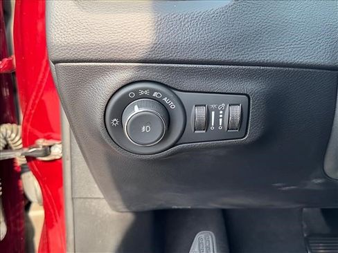 Used 2021 Jeep Compass Latitude w/ Convenience Group FWD image 18