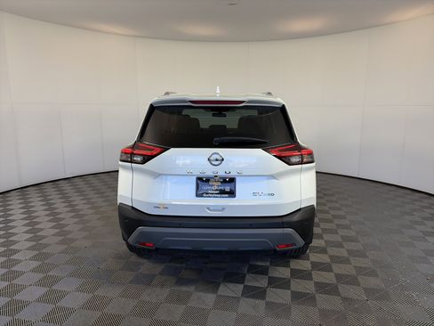 Used 2021 Nissan Rogue SV w/ Premium Package image 9