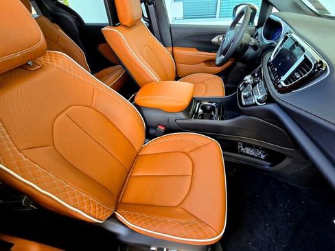 New 2026 Chrysler Pacifica Pinnacle AWD/4WD image 24