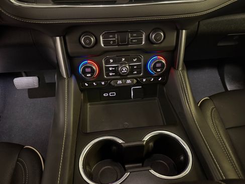 Used 2023 Chevrolet Suburban Premier image 10