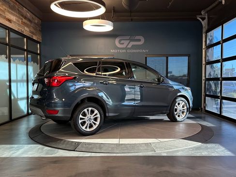 Used 2019 Ford Escape SE FWD image 3