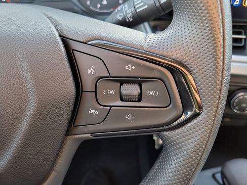 Used 2025 Chevrolet Trax LS image 25