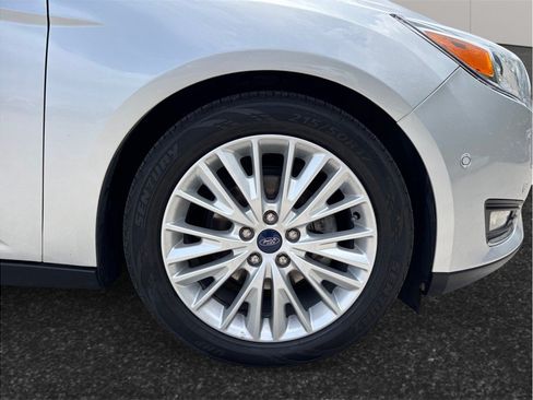 Used 2018 Ford Focus Titanium w/ Titanium Technology Package FWD image 13