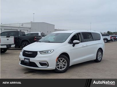 Used 2023 Chrysler Pacifica Touring-L