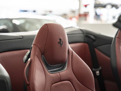 Used 2019 Ferrari Portofino image 32