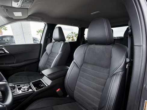 Used 2024 Mitsubishi Outlander SE image 30