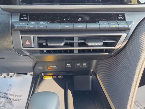 Used 2026 Toyota Camry SE w/ Convenience Package image 19