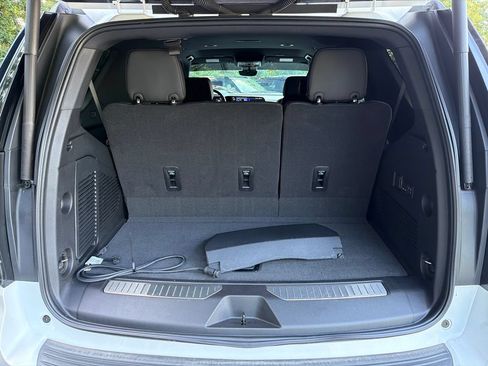 Used 2025 Chevrolet Tahoe High Country RWD image 18
