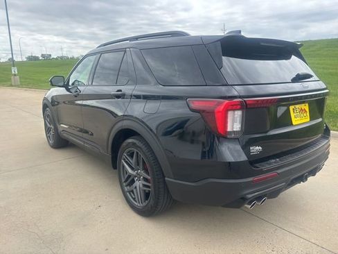 Used 2025 Ford Explorer ST AWD/4WD image 5