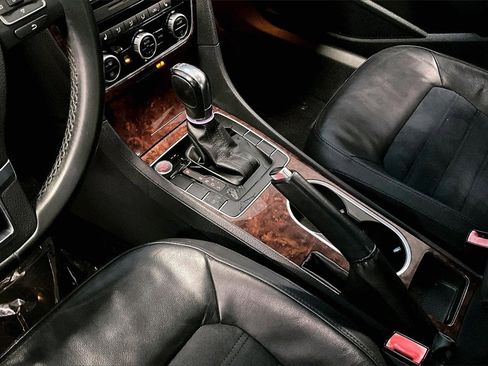 Used 2013 Volkswagen Passat TDI SEL Premium image 17