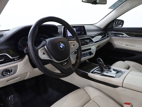 Used 2020 BMW 750i xDrive w/ Executive Package AWD/4WD image 31