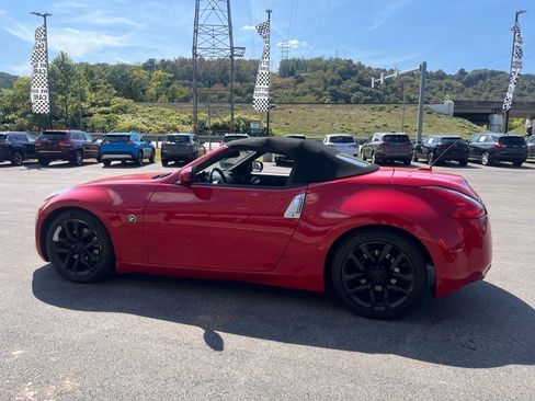 Used 2010 Nissan 370Z Touring image 13