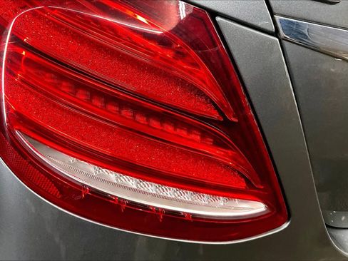 Used 2017 Mercedes-Benz E 300 4MATIC image 26