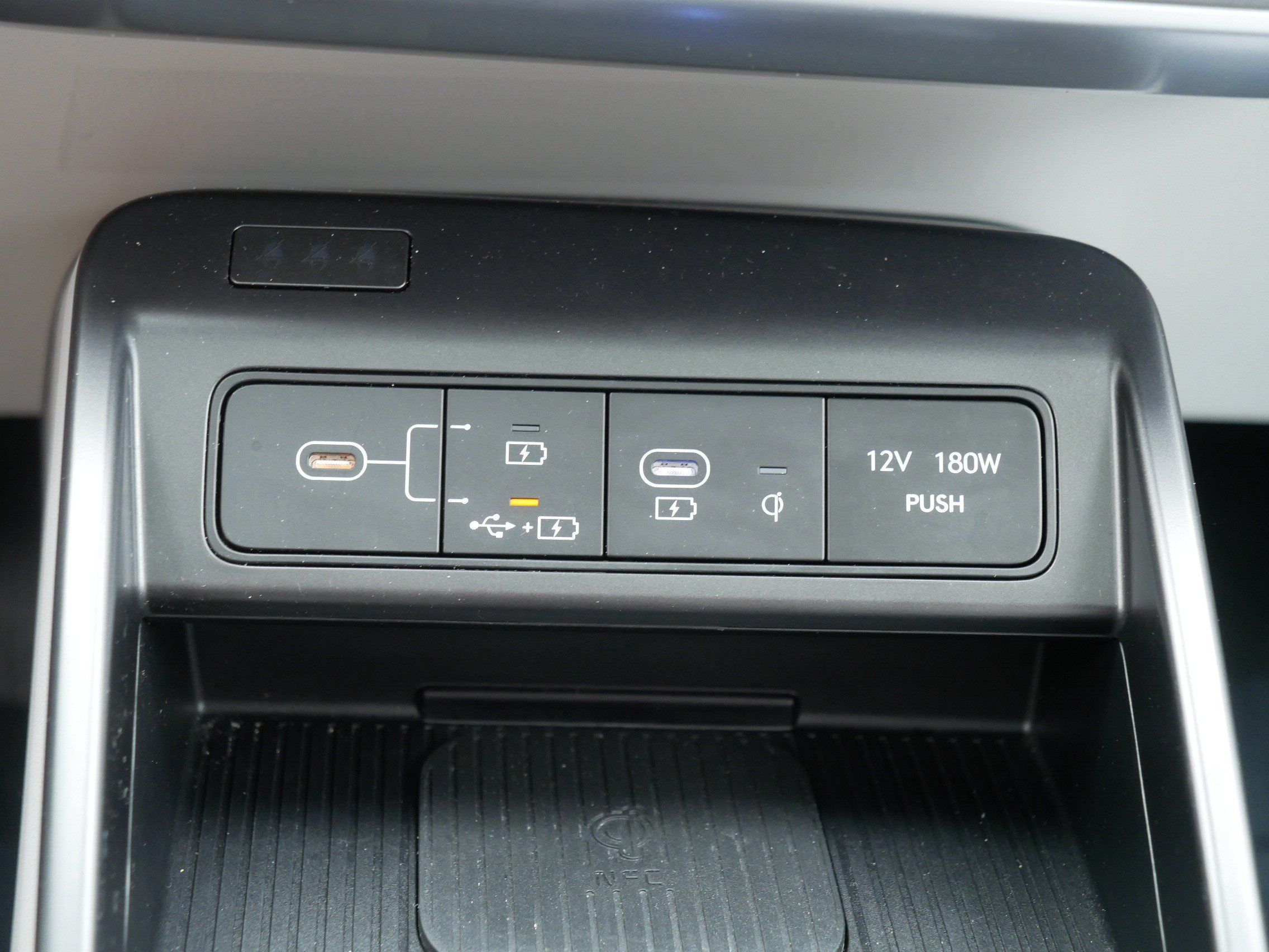 Used 2024 Hyundai Kona Limited AWD/4WD image 28