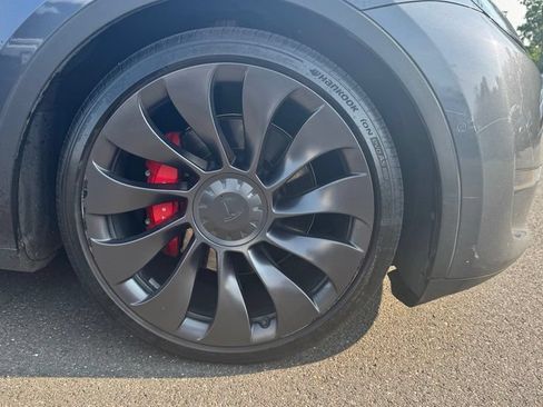 Used 2022 Tesla Model Y Performance AWD/4WD image 8