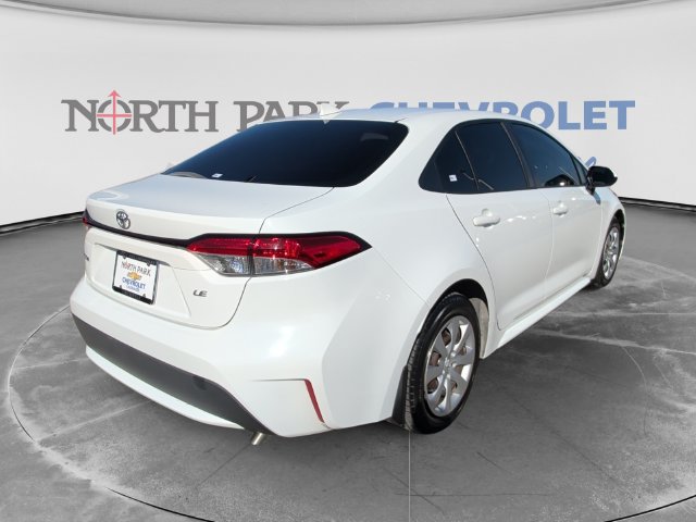 Used 2022 Toyota Corolla LE FWD image 3