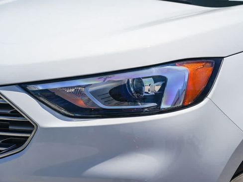 Used 2020 Ford Edge SE FWD image 2