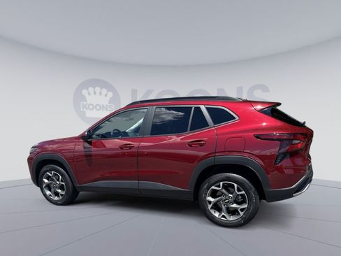 Used 2025 Chevrolet Trax LT w/ Driver Confidence Package FWD image 4