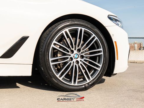 Used 2020 BMW 530i xDrive w/ M Sport Package AWD/4WD image 10