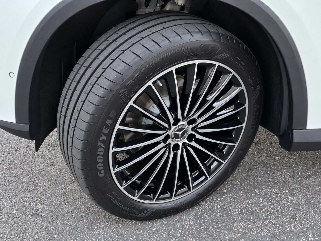 Used 2026 Mercedes-Benz GLC 300 4MATIC image 12