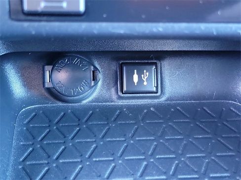 Used 2019 Toyota RAV4 XLE Premium image 15