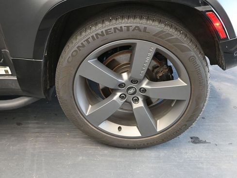 Used 2023 Land Rover Defender 90 V8 image 13