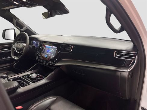 Used 2022 Jeep Wagoneer Series II image 32