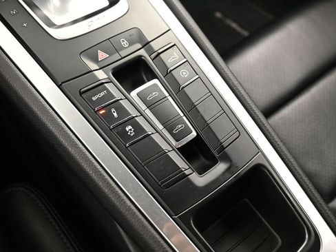 Certified 2017 Porsche 911 Targa 4 AWD/4WD image 23