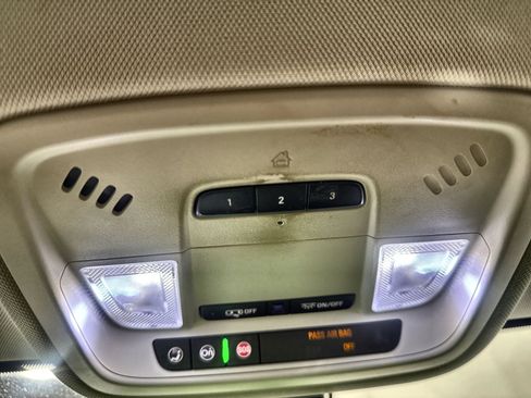 Used 2019 Chevrolet Traverse LT FWD image 24