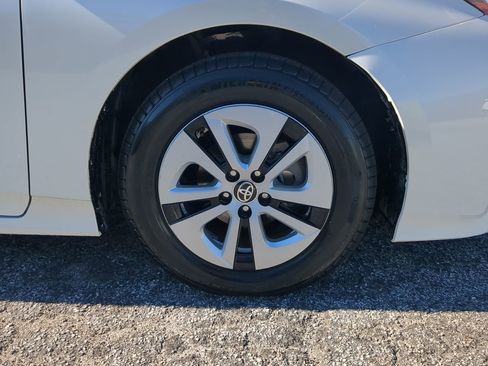 Used 2017 Toyota Prius Four Touring image 9