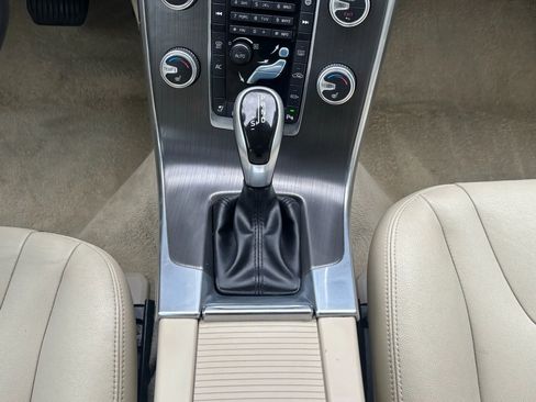 Used 2016 Volvo S60 T5 image 30