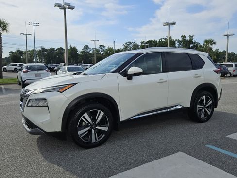 Used 2023 Nissan Rogue SL w/ SL Premium Package FWD image 2
