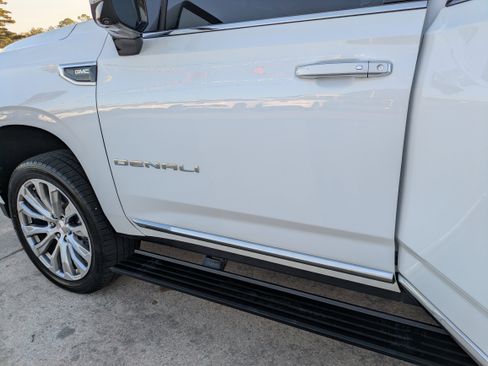 Used 2022 GMC Yukon Denali w/ Advanced Technology Package image 15