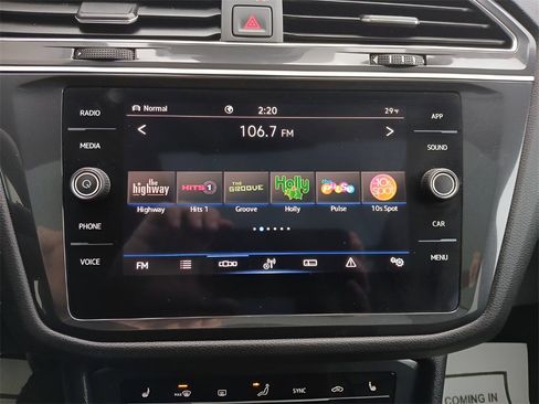 Used 2022 Volkswagen Tiguan SE R-Line image 18