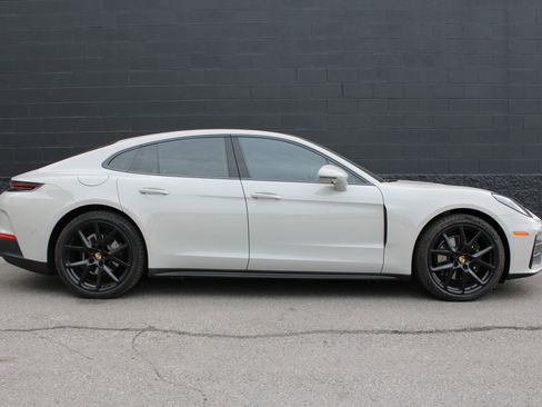 Certified 2025 Porsche Panamera 4 image 9