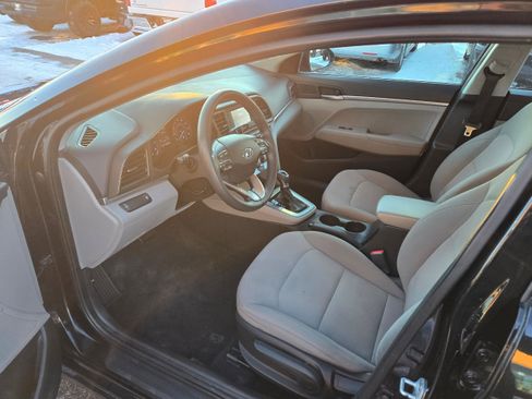 Used 2019 Hyundai Elantra SE image 4