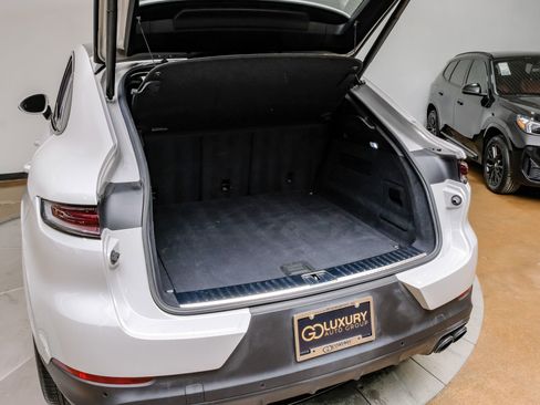 Used 2024 Porsche Cayenne Coupe AWD/4WD image 56